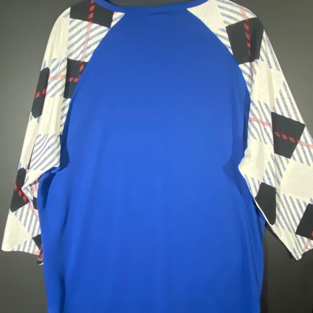 LuLaRoe “Randy” top - Picture 2 of 3